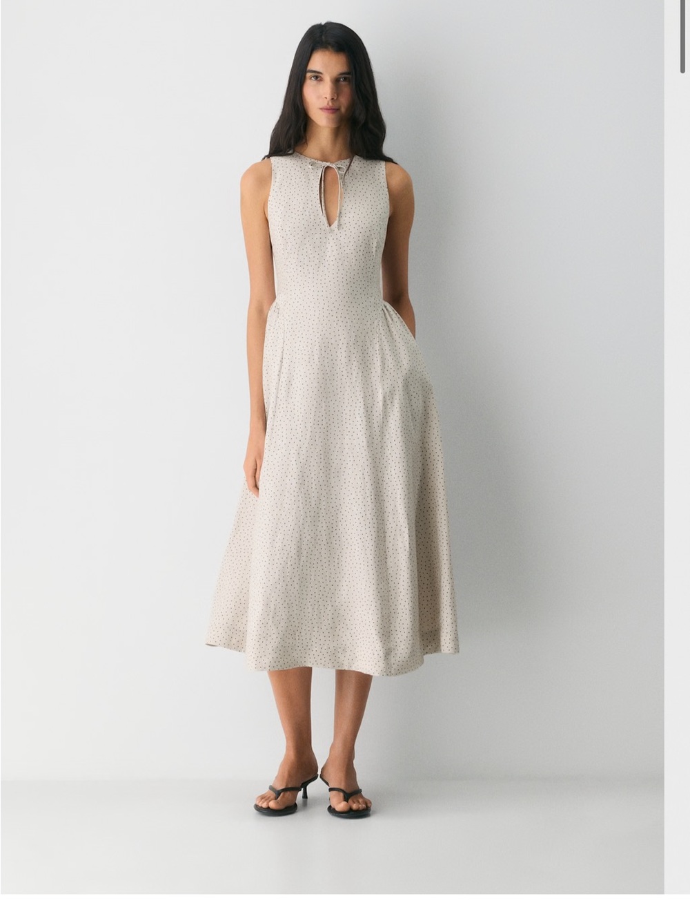 Aritzia Sleeveless Keyhole Midi Dress in Light Beige Dot
